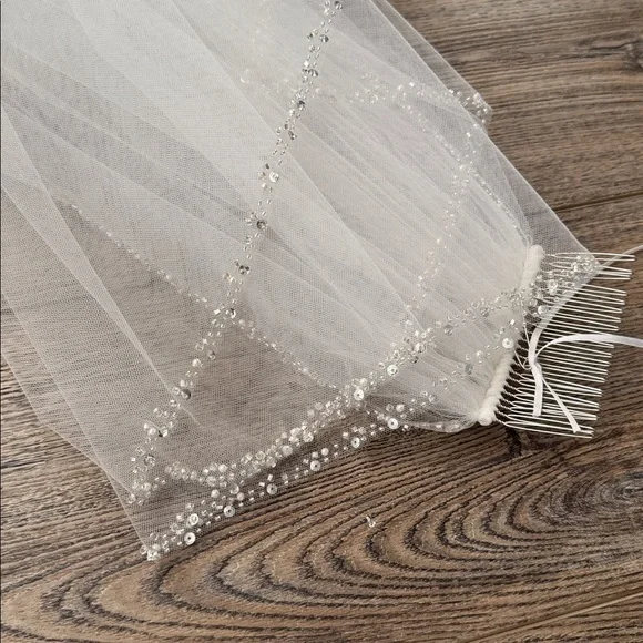 Elegant White Bridal Veil with Beaded Edge - Picture 5 of 8